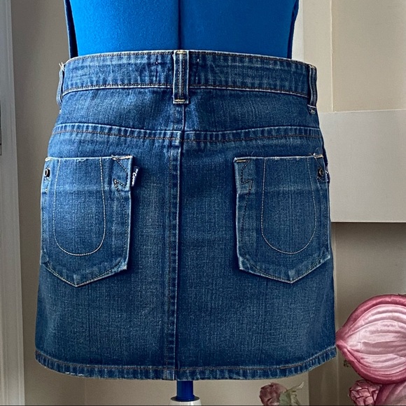 The Cove woman blue denim zipper front closure mini skirt. Size L. Pre-owned. - Picture 3 of 12